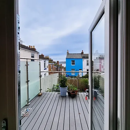 39 St Marys Walk *